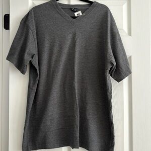 Gap t.  Dk grey